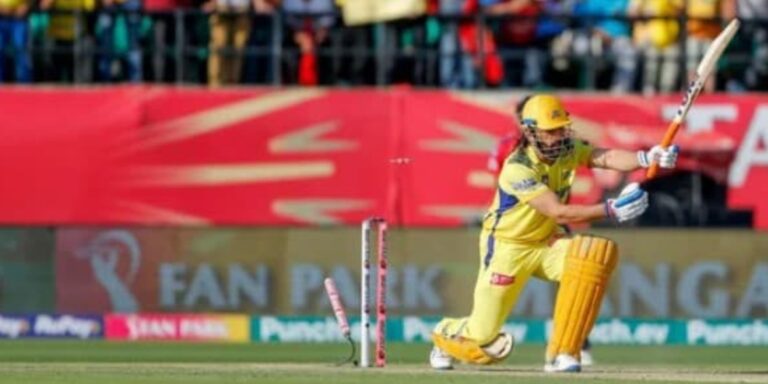 'Dhoni shouldn't play if he wants to bat at No.9...': Legends slam former CSK captain for 'not accepting responsibility'